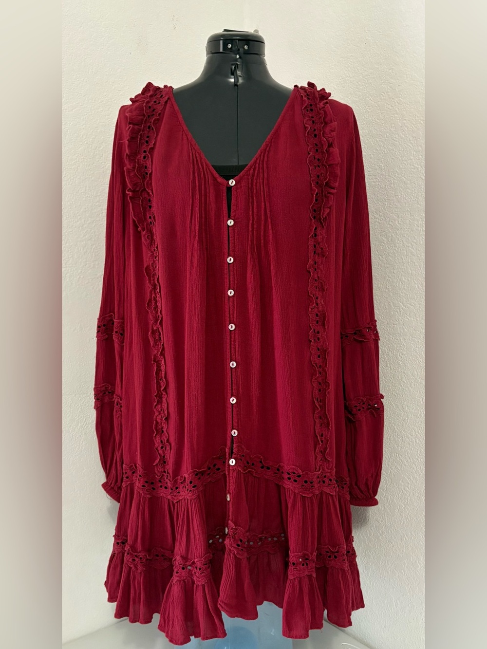 Free People Red Boho Tunic Dress Ruffle Eyelet Trim Button Front Size M. - Picture 3 of 7